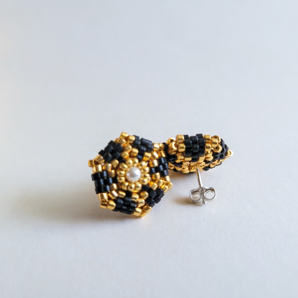 "A Tuxedo for the Lady" Handcrafted Beaded Earring - Picture 2 of 4